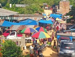 Jelang Lebaran Idul Fitri 1445 H, Pasar Wowoli SP2 Dipadati Warga, Paling Laris Pakaian Anak dan wanita Dewasa